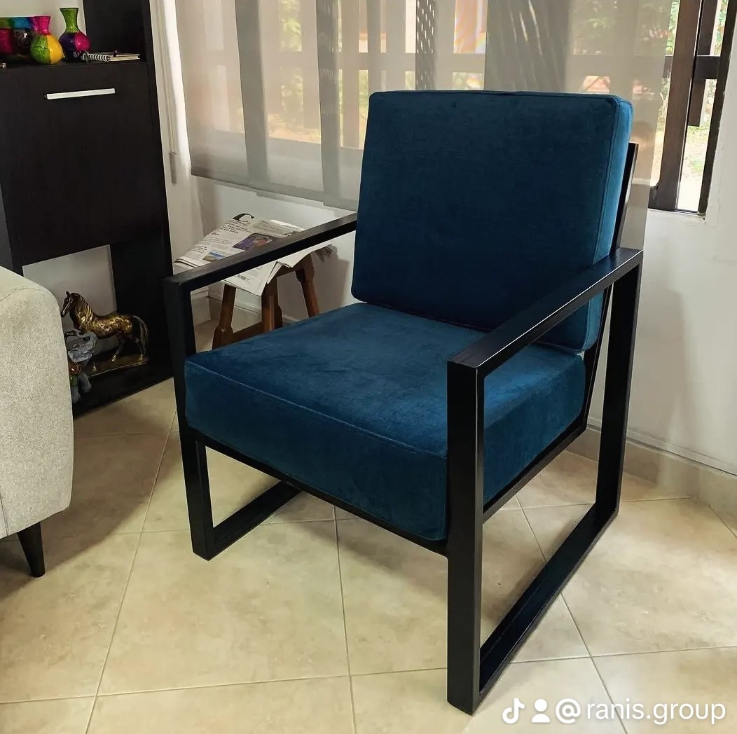 104/07 modern accent chair