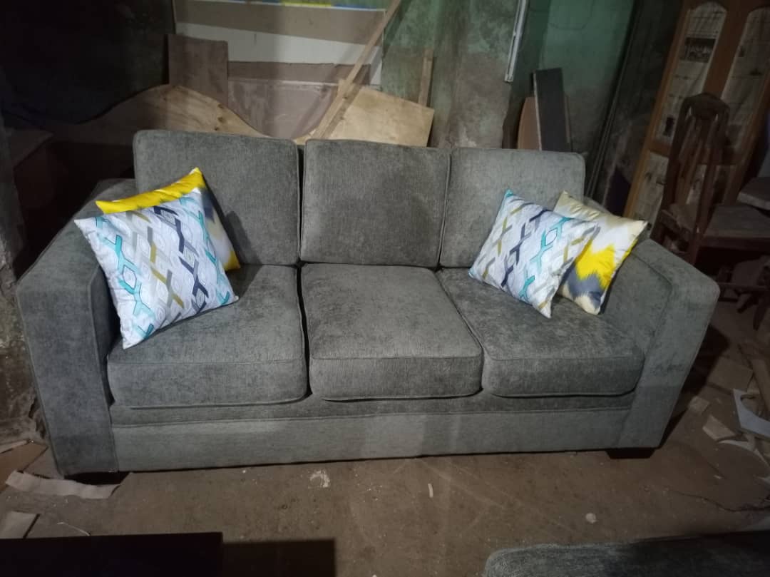 108/03 Fabric sofa