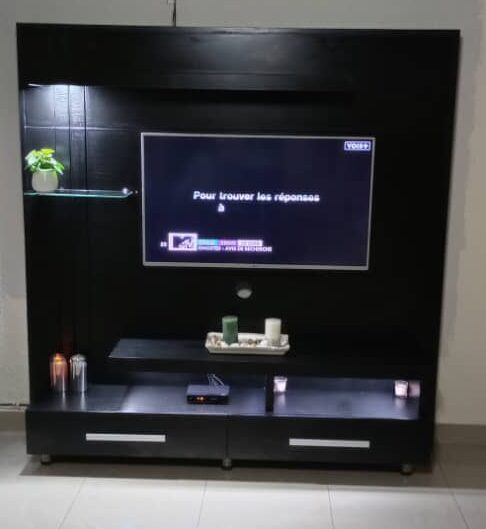 104/05 tv stand