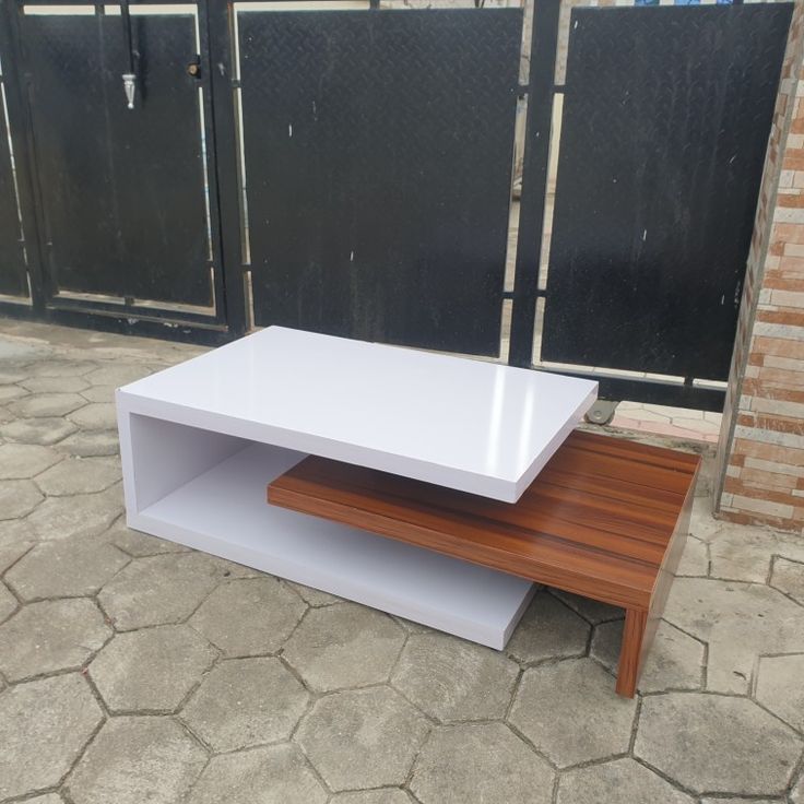 101/06 modern plywood center table