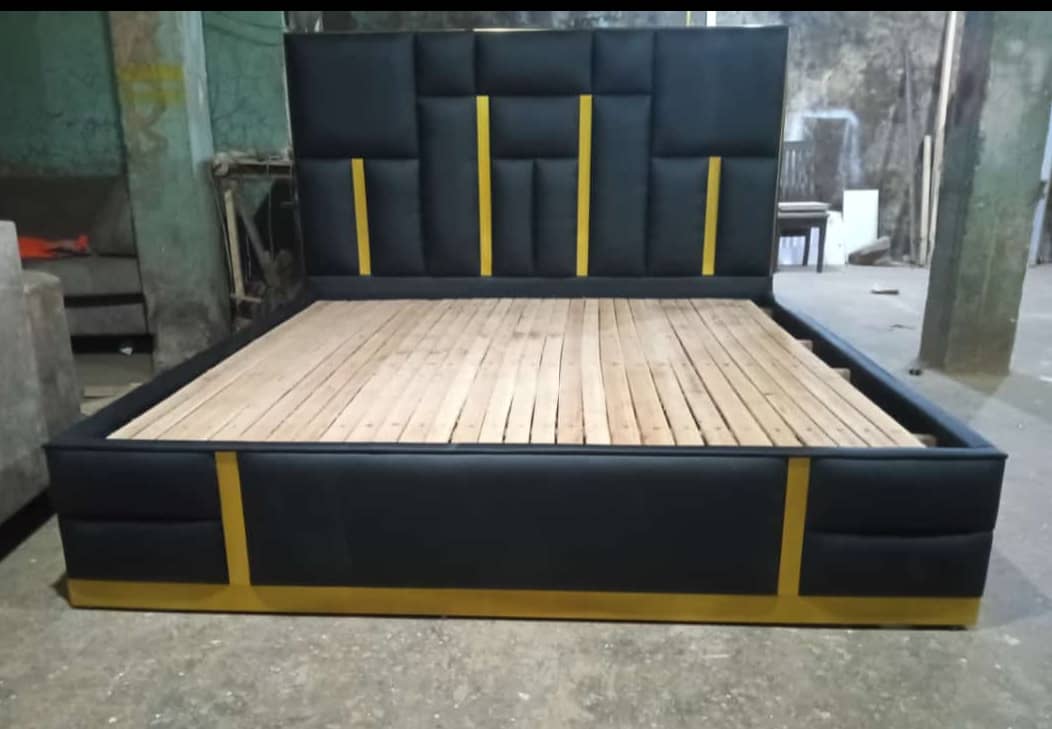 104/08 beautiful black patterned bed