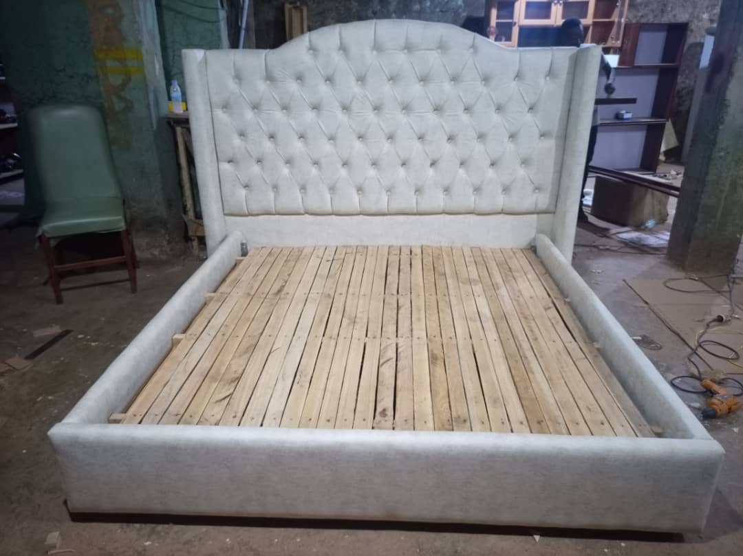 108/08 modern tufted bed