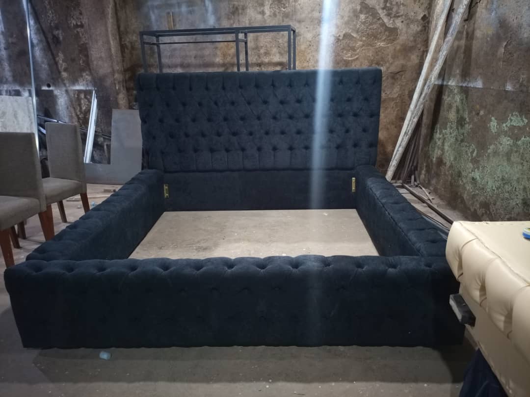 104/06 adorable tufted bed set