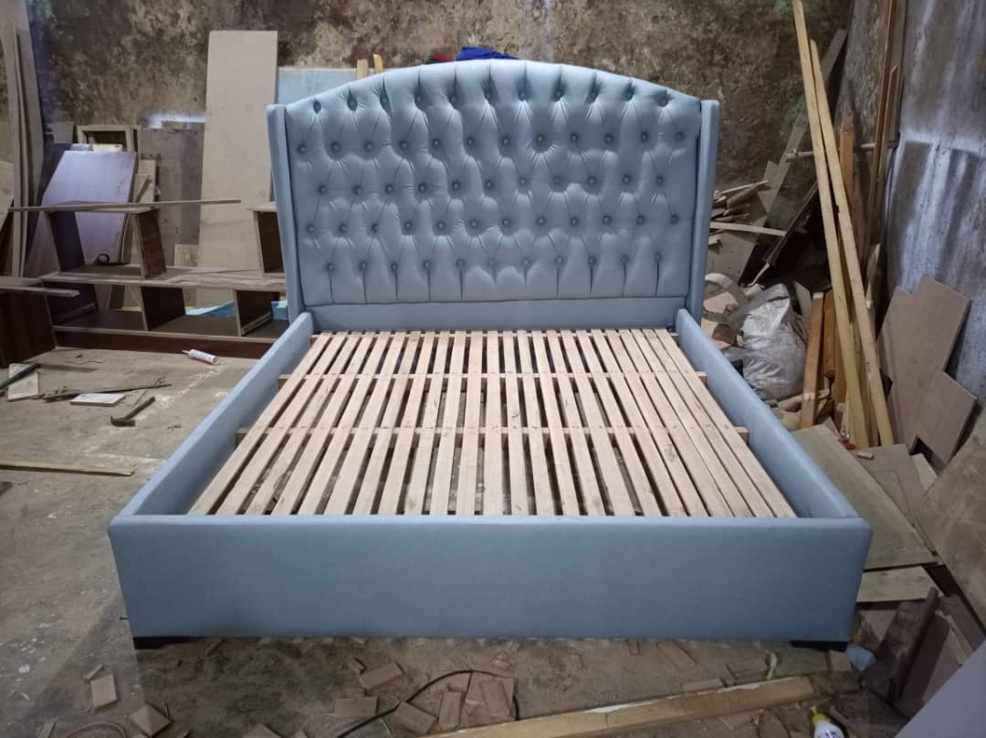 103/06 adorable tufted bed set