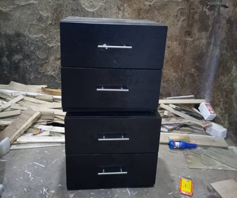 101/12 bedside tables