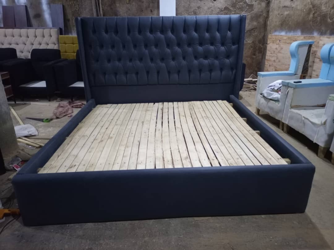 tufted upholstered bed set