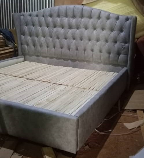 tufted upholstered bed set