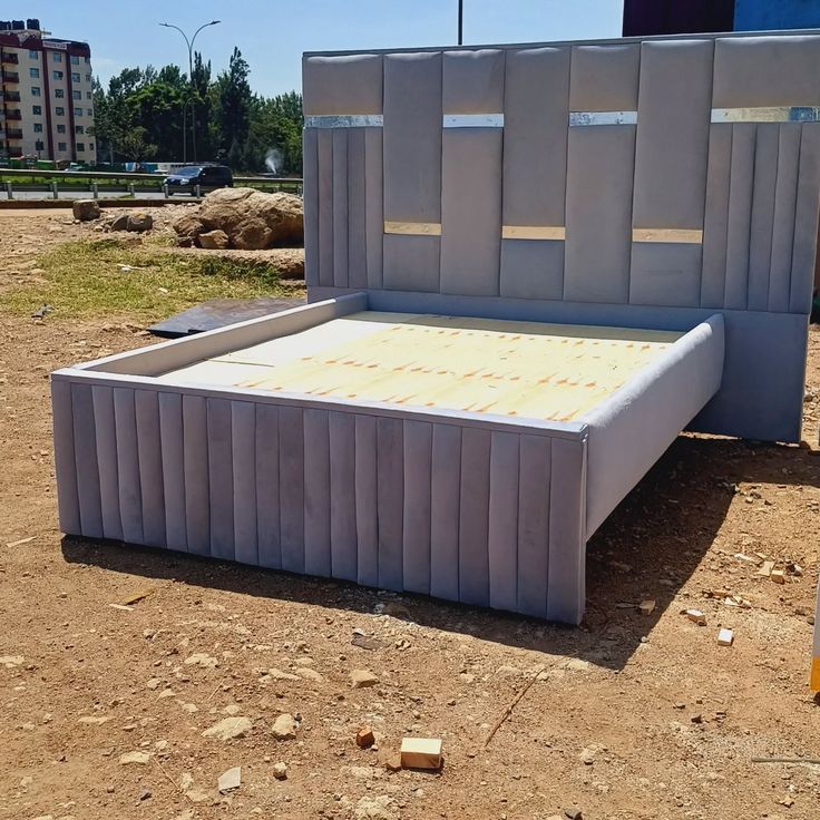 101/02 Queen Size Bed