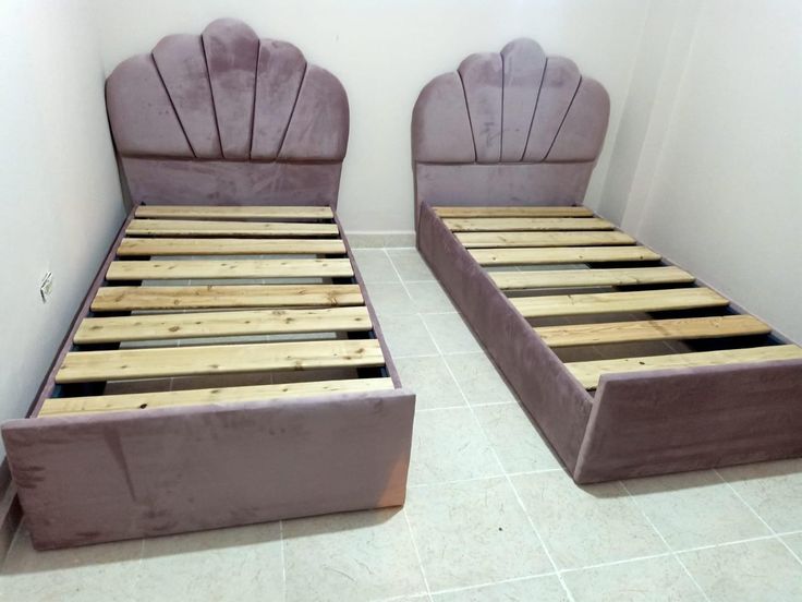 110/09 single upholstered beds