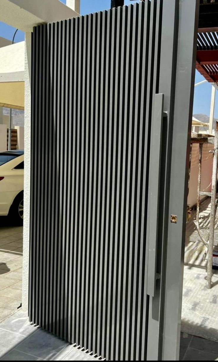 modern aluminum main gate