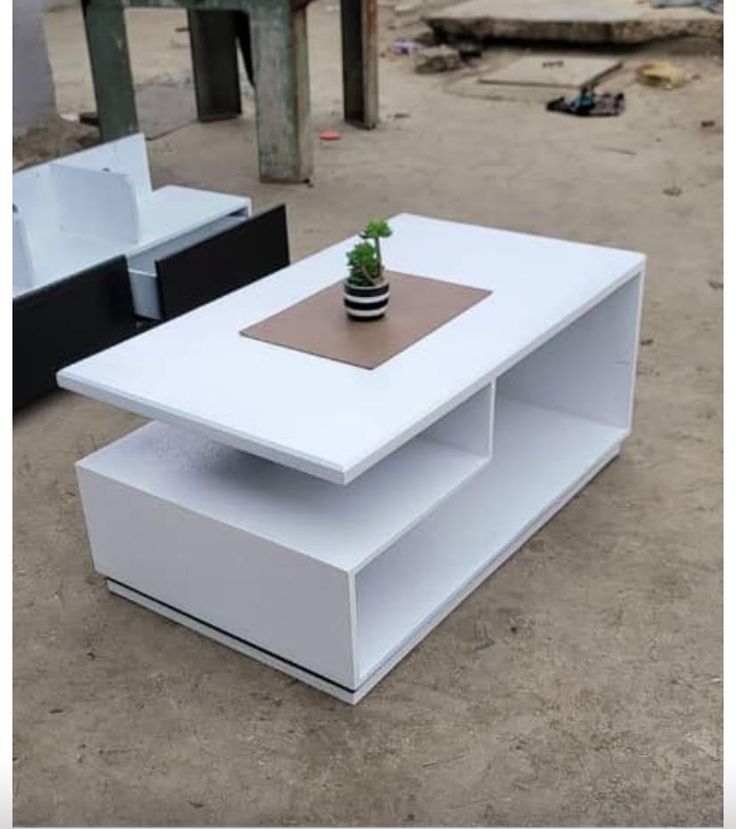 101/05 modern coffee table