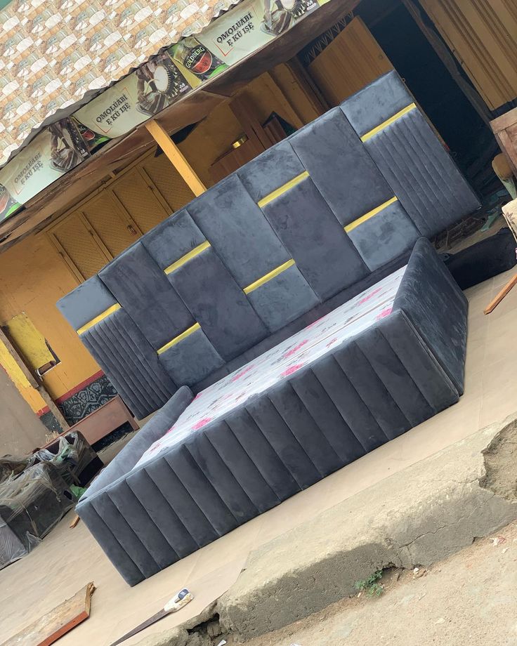 101/06 modern upholstered bed frame