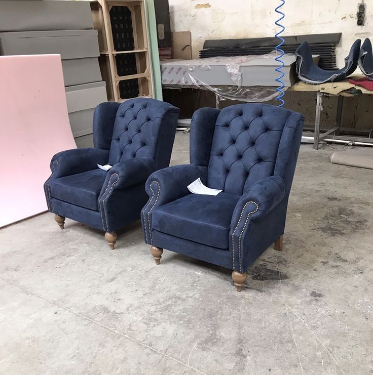 101/04 tufted accent chairs