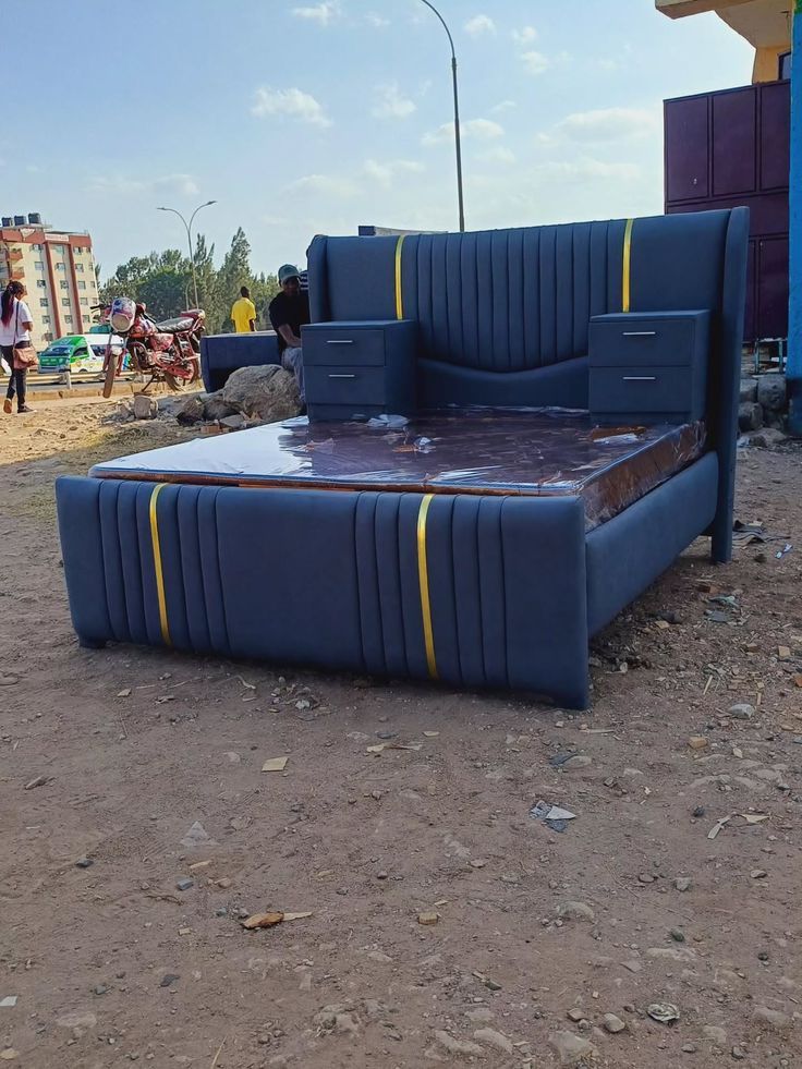 upholstered platform bed