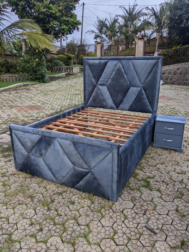 102/08 modern upholstered double bed frame