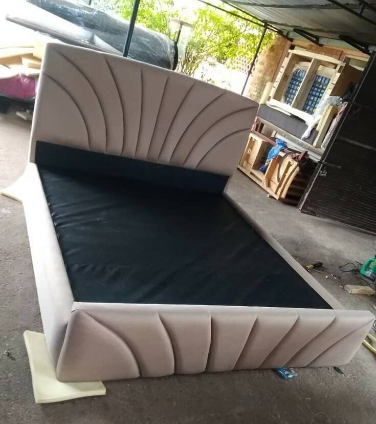 106/01modern patterned tufted bed