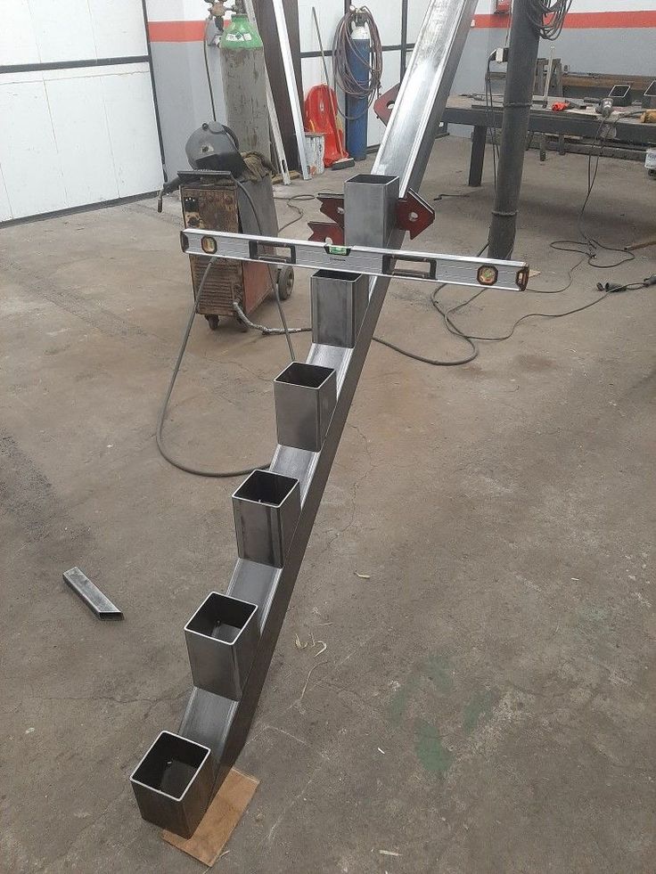 102/09 metal stair stringer