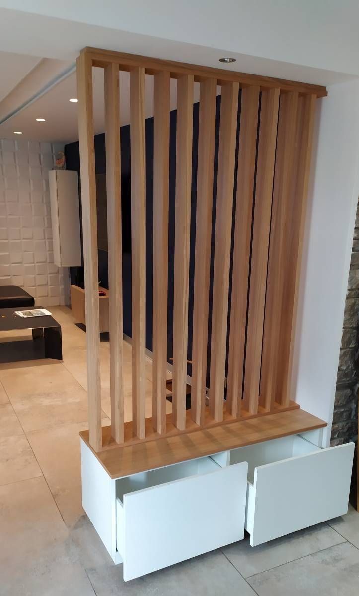 102/09 modern wooden slat room