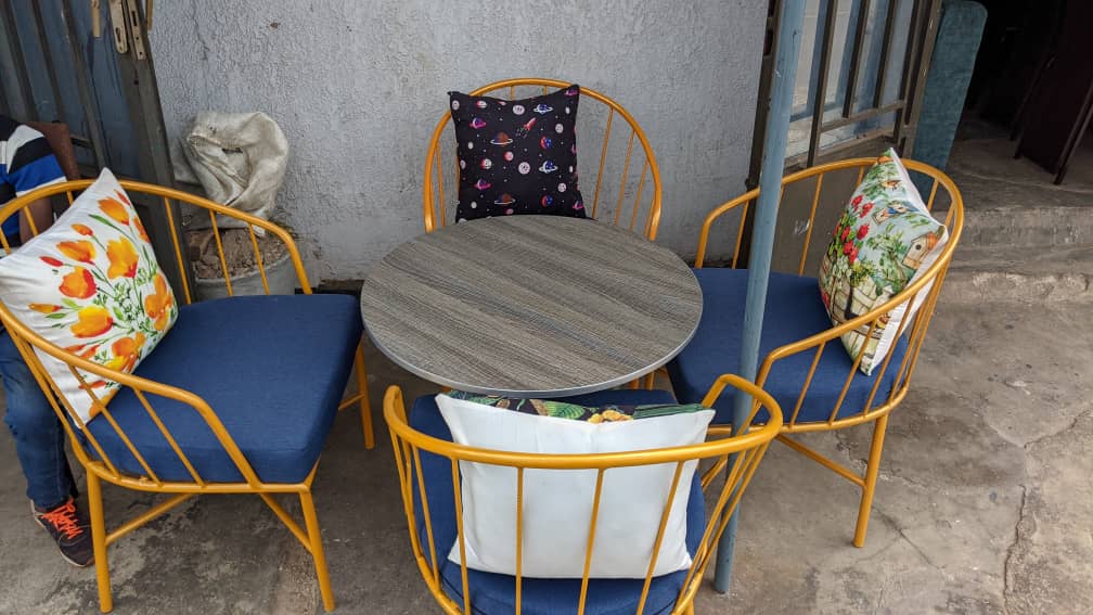 102/08 outdoor dining set