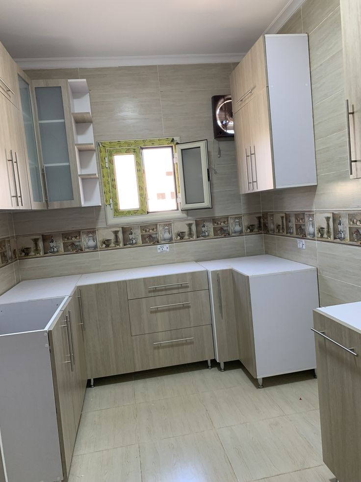 Kitchen cabinet