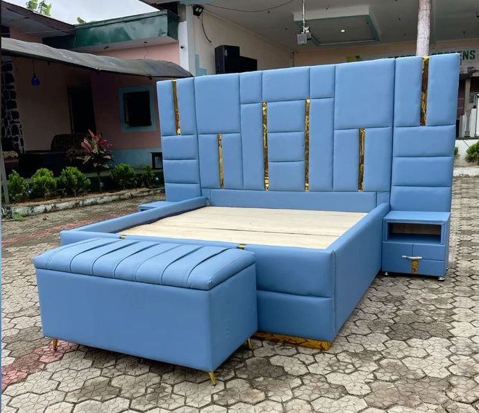 114/10 upholstered bed set