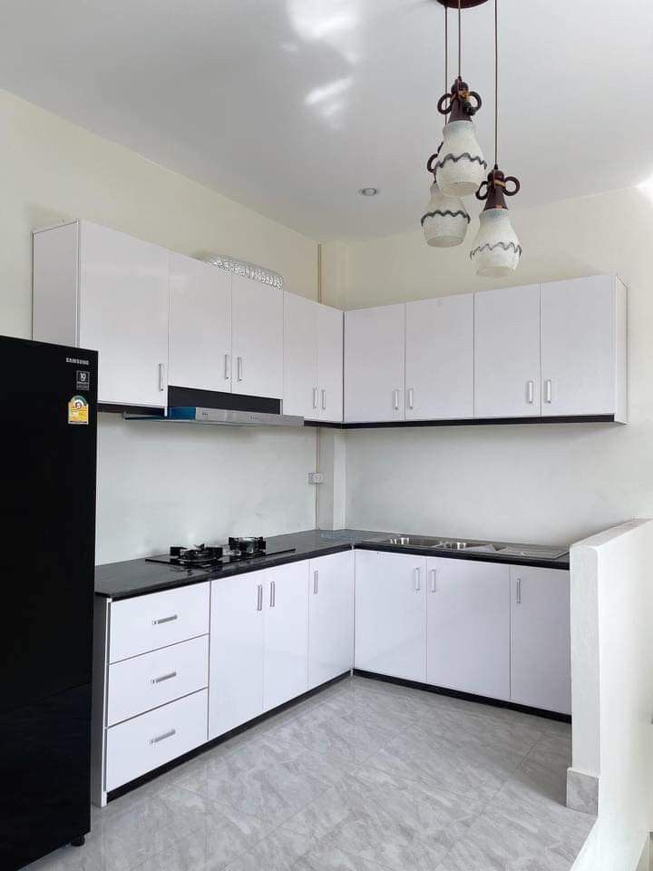 L-shaped modular kitchen